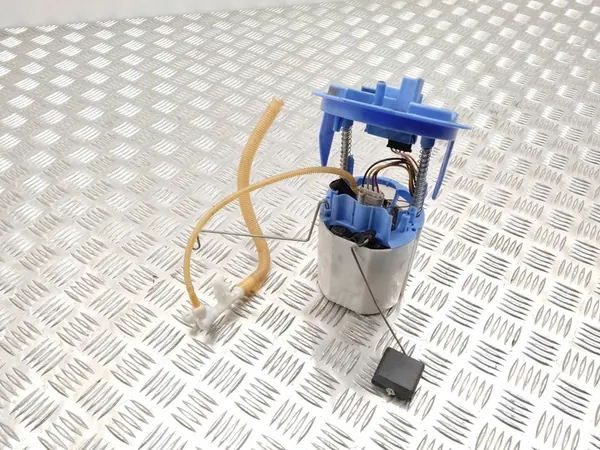 Brandstofpomp Mercedes Benz CLS C218 AMG image 3