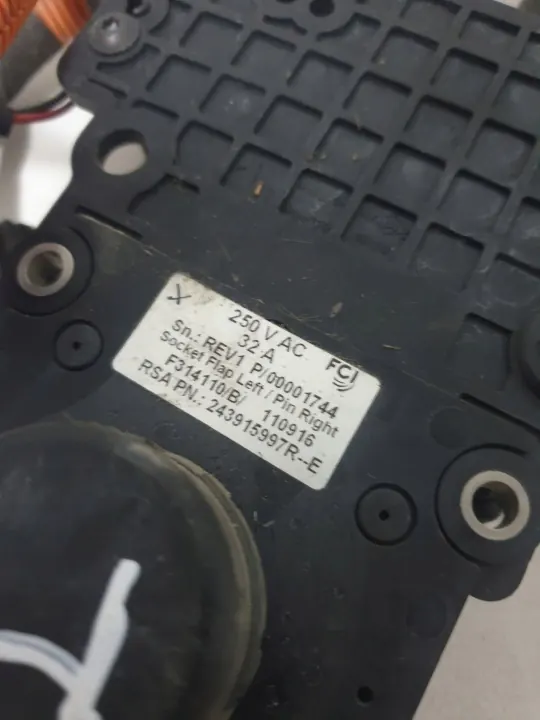 Laadsocket OEM 243915997R Rechterkant Renault Fluence Z.E. image 7
