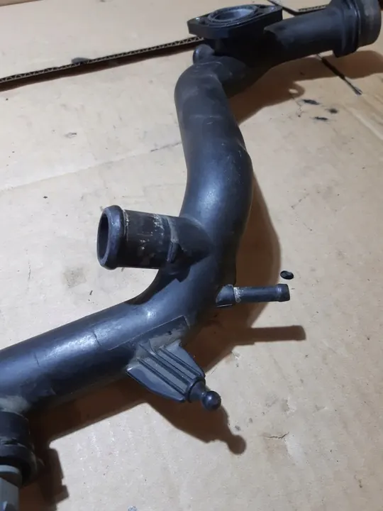 AUDI Q5 8R 3.2 FSI Vesiputki 06E121045AB image 2