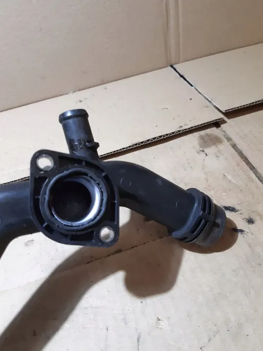 AUDI Q5 8R 3.2 FSI Vesiputki 06E121045AB image 3