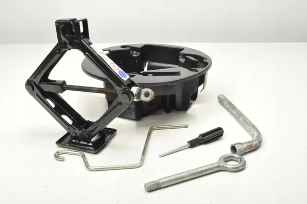 Ford Ka MK2 Reservewiel Krik-set OEM 51716187 image 4