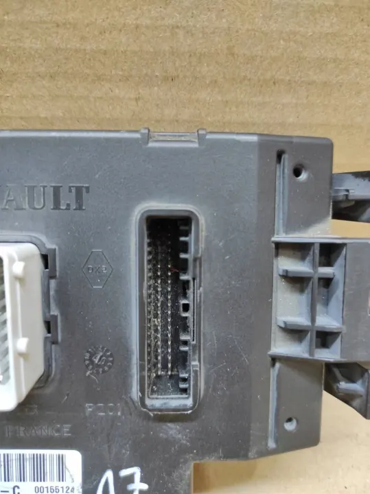 Module de commande de porte Renault Trafic OEM 8200409680 image 4