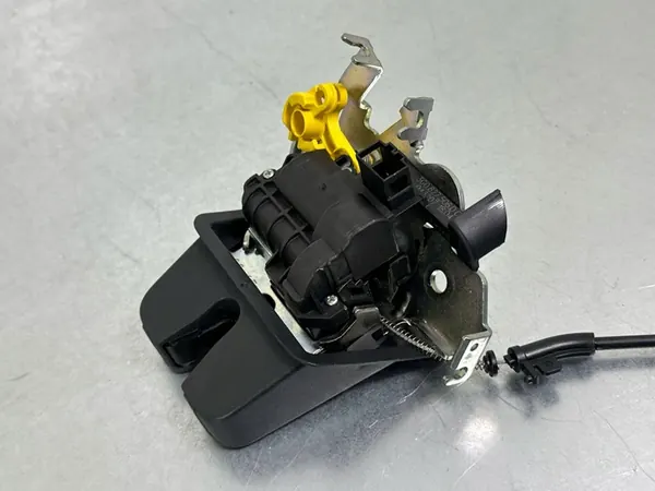 Volkswagen PASSAT B8 2016 Baklucka Lås image 3