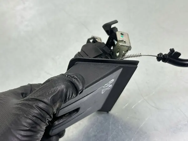 Volkswagen PASSAT B8 2016 Baklucka Lås image 4