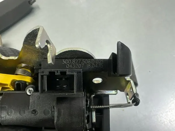 Volkswagen PASSAT B8 2016 Baklucka Lås image 8