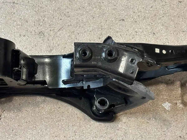BMW X1 U11 2022 Taka-apukehys OEM 6894199 image 3