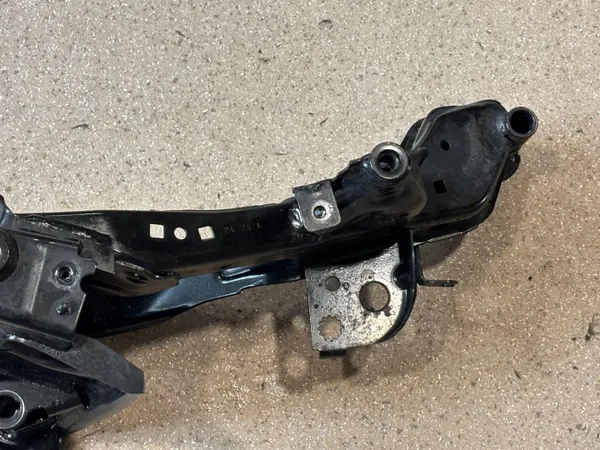 BMW X1 U11 2022 Taka-apukehys OEM 6894199 image 4