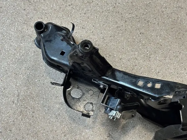 BMW X1 U11 2022 Taka-apukehys OEM 6894199 image 5