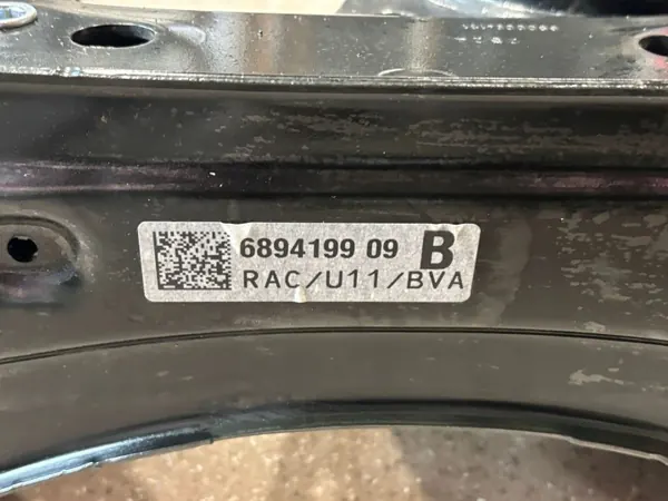 BMW X1 U11 2022 Taka-apukehys OEM 6894199 image 6