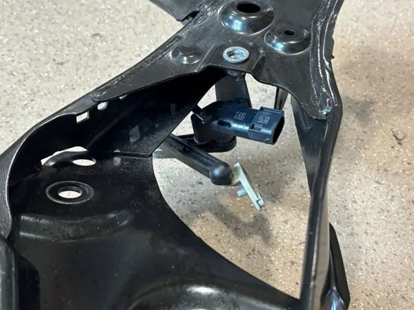 BMW X1 U11 2022 Taka-apukehys OEM 6894199 image 8