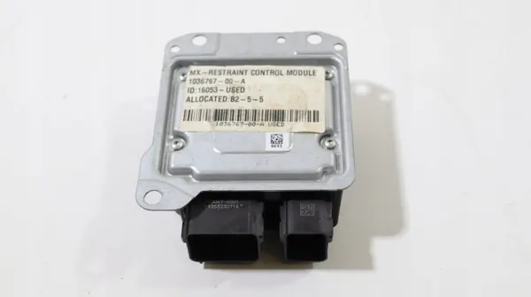 Módulo Airbag Tesla OEM 103676700A - Usado image 2