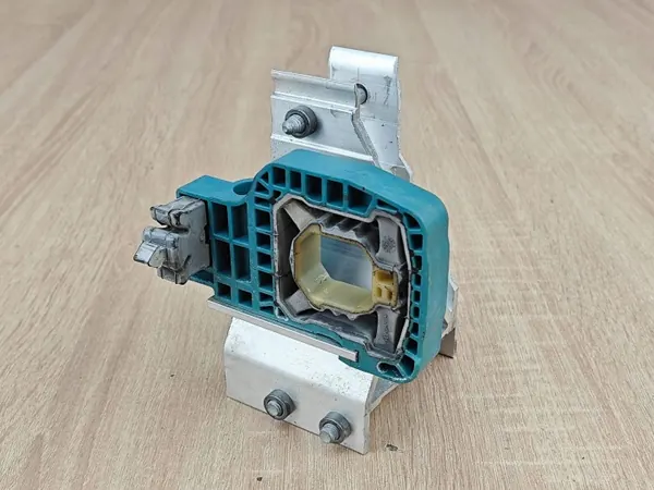Kylarfäste OEM 7357216 Fram Höger BMW image 2