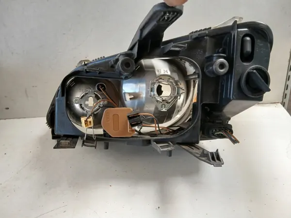 Faro Ford Focus C-MAX OEM 3M51-13005-AH Derecho image 4