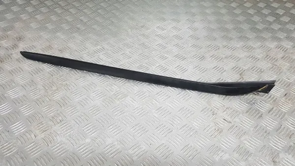 Framruta tätning höger OEM 9478898 BMW X1 U11 image 2