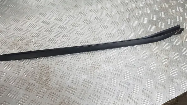 Framruta tätning höger OEM 9478898 BMW X1 U11 image 4
