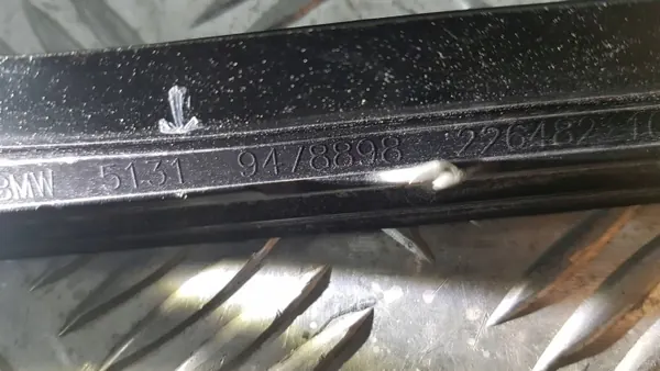 Framruta tätning höger OEM 9478898 BMW X1 U11 image 8