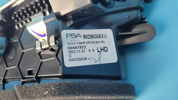 OEM 39176079 Grillesiering Opel Corsa F 23r image 8