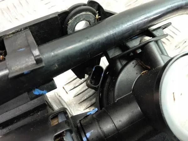 Válvula ventilação tanque BMW OEM 7447496 - Usado image 6