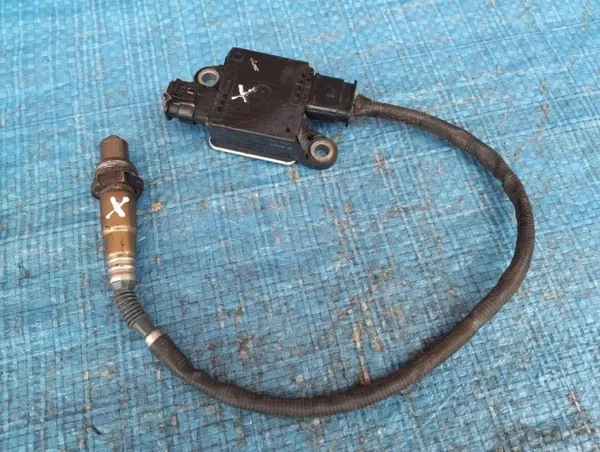 Mercedes Lambda NOx Sensor OEM A0009058709 image 2