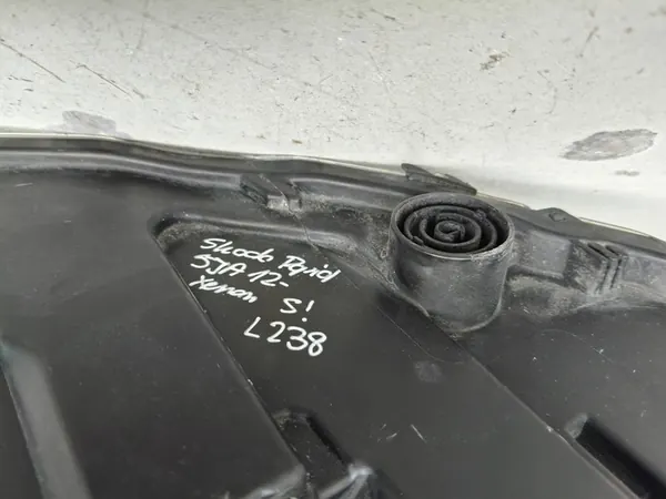 Farol esquerdo Skoda Rapid 5JA 12- Xenon image 10