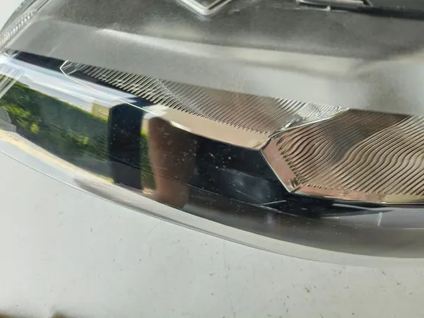 Farol esquerdo Skoda Rapid 5JA 12- Xenon image 4