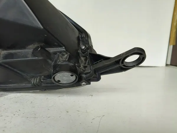 Farol esquerdo Skoda Rapid 5JA 12- Xenon image 9