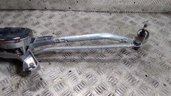 Mercedes vindrutemekanism OEM A2048201040 - Begagnad image 4