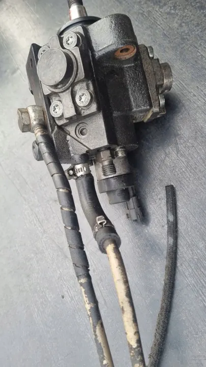 Ruiskutuspumppu OEM 0445010320 2.3 JTD image 3