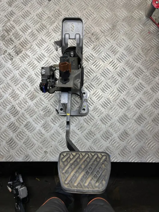 Infiniti M30 Bromspedal OEM POR26633 - Begagnad image 2