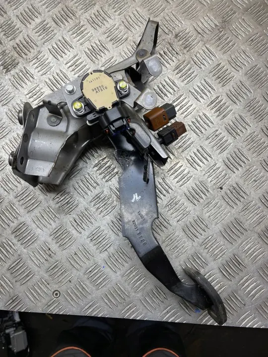Infiniti M30 Bromspedal OEM POR26633 - Begagnad image 3