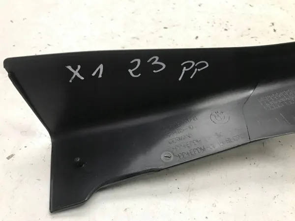 Cadre de vitre porte avant droit BMW X1 U11 2023 OEM image 4