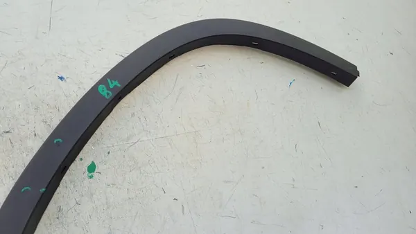 BMW X1 E84 Etu oikea lokasuojan lista image 4