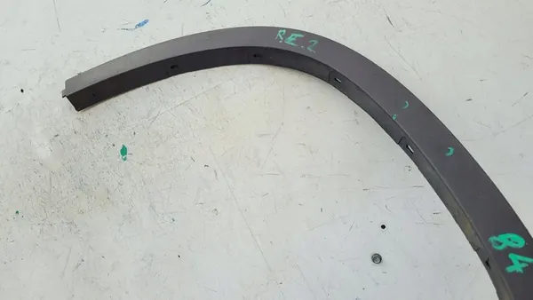 BMW X1 E84 Etu oikea lokasuojan lista image 6