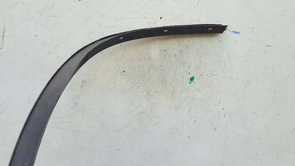 BMW X1 E84 Etu oikea lokasuojan lista image 7