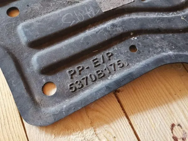 Motorabdeckung OEM 5370B175 für Mitsubishi Mirage image 3