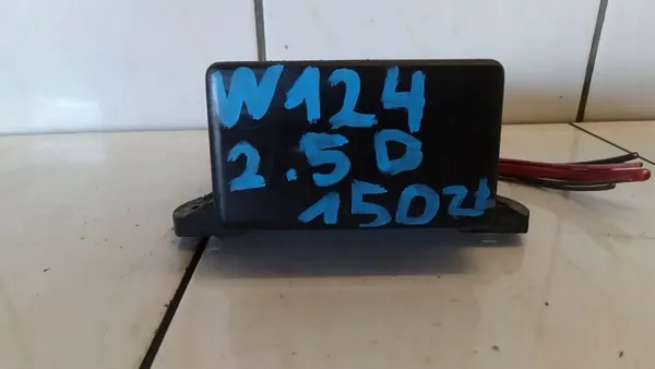 MB W124 E-luokka 1988 2.5D Sytytystulpparele 0015459832 image 2