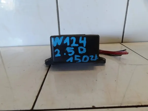 MB W124 E-luokka 1988 2.5D Sytytystulpparele 0015459832 image 3