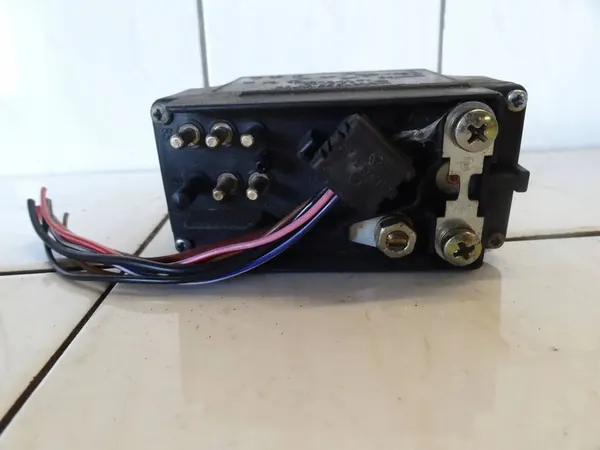 MB W124 E-luokka 1988 2.5D Sytytystulpparele 0015459832 image 4