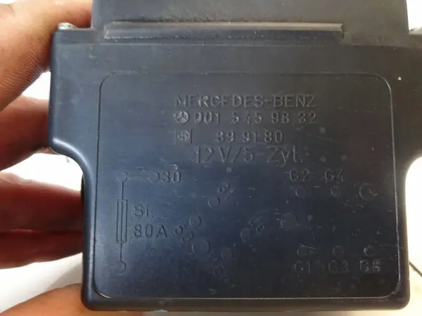 MB W124 E-luokka 1988 2.5D Sytytystulpparele 0015459832 image 5