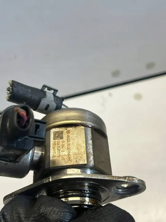 OEM 04E127025D Korkeapaineen polttoainepumppu Audi A3 S3 image 3