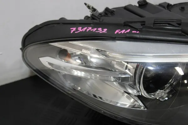 Faróis Xenon BMW 5 F10 F11 LIFT image 3