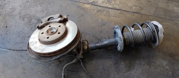 Vänster Främre McPherson Dämpare Mercedes B-Klass W246 image 2