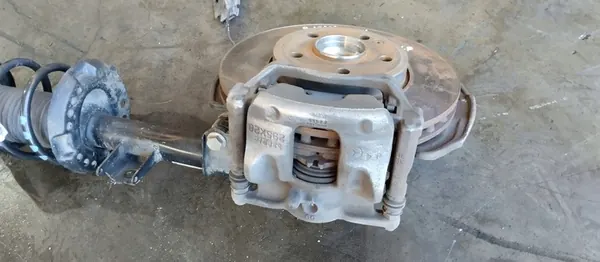 Vänster Främre McPherson Dämpare Mercedes B-Klass W246 image 4