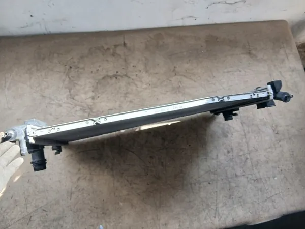 Radiador de água OEM 9675747980 para Opel Grandland image 3