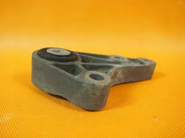 Volvo V40 II D3 Vaihteiston Kiinnike 31277076 image 2