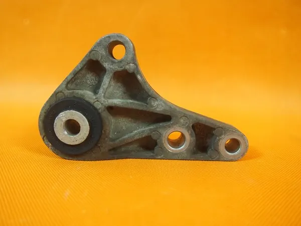 Volvo V40 II D3 Vaihteiston Kiinnike 31277076 image 3