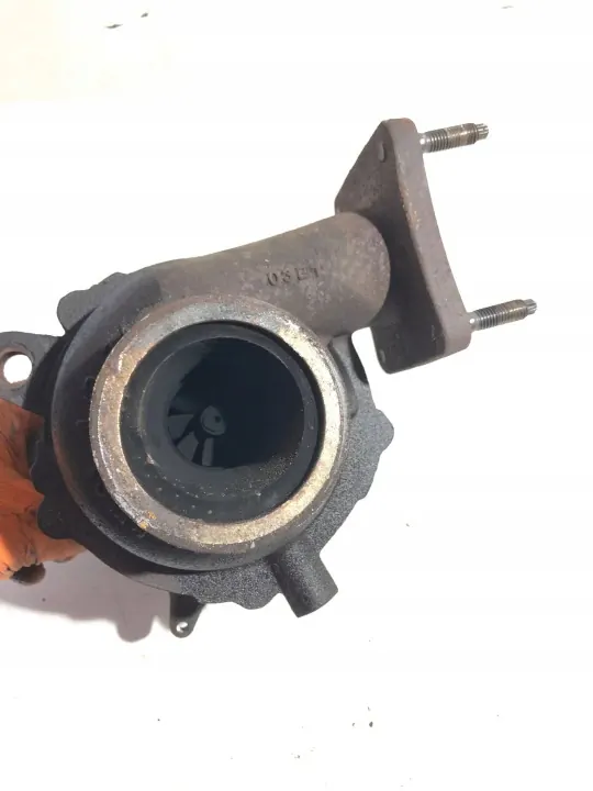 Turbo OEM 31331331 para Volvo V60 2.0 D3 - Usado image 5
