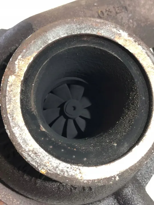 Turbo OEM 31331331 para Volvo V60 2.0 D3 - Usado image 6