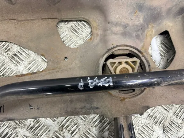 SEAT OE 3Q0199315D Vorderes Hilfsrahmen Gebraucht image 8