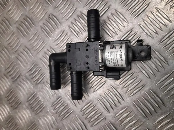 Pompe à eau Ford OEM L1M3-18C429-FBB Occasion image 2